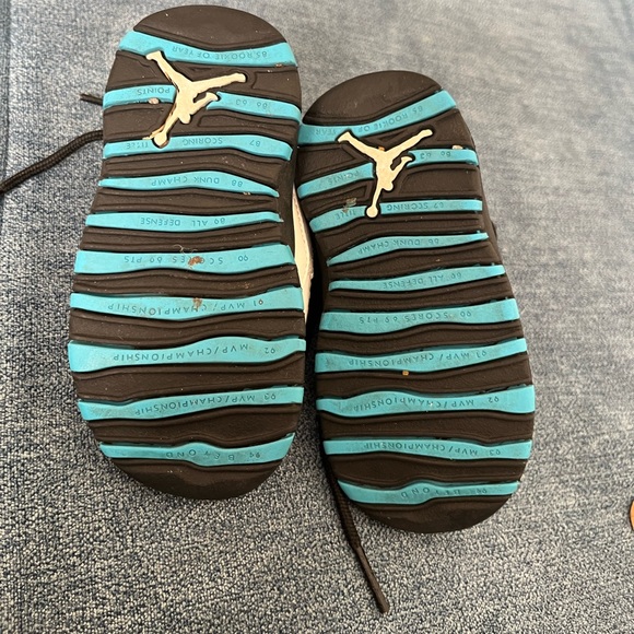 Retro 10s Jordan UNC Blue Colorway - Picture 5 of 5